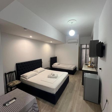 Hotel Vila Flowers Vlorë Værelse billede