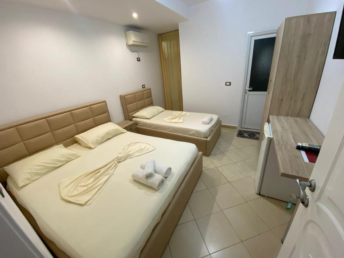 Hotel Vila Flowers Vlorë Værelse billede