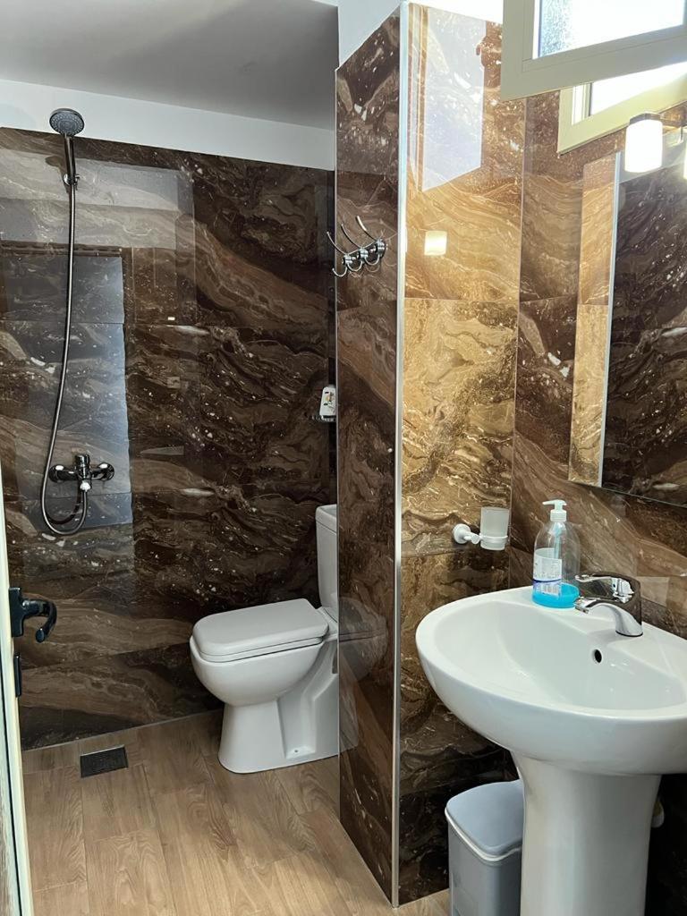 Hotel Vila Flowers Vlorë Eksteriør billede