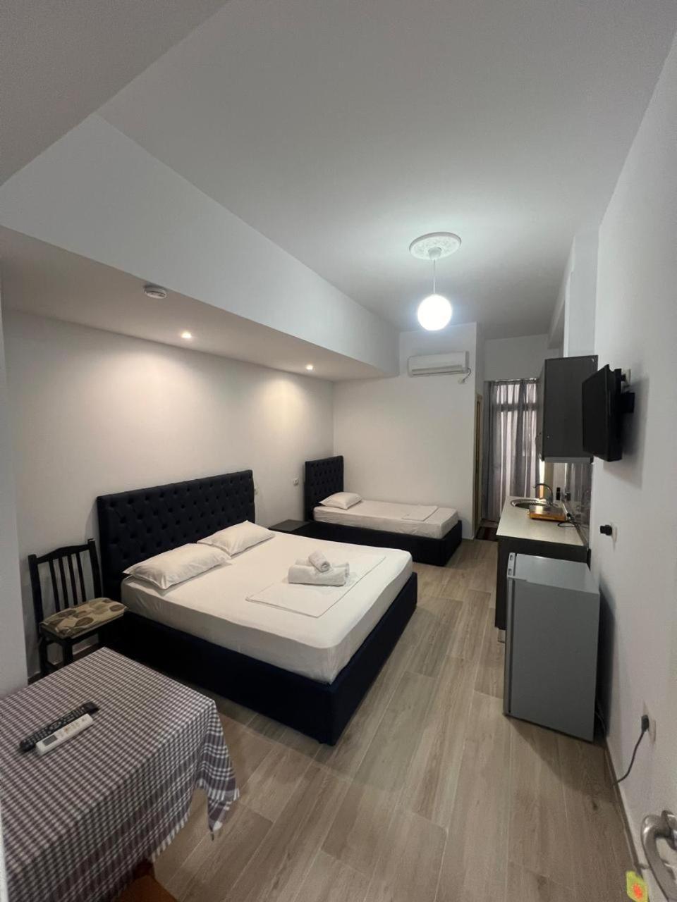 Hotel Vila Flowers Vlorë Værelse billede