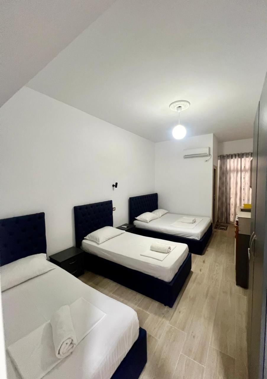Hotel Vila Flowers Vlorë Værelse billede