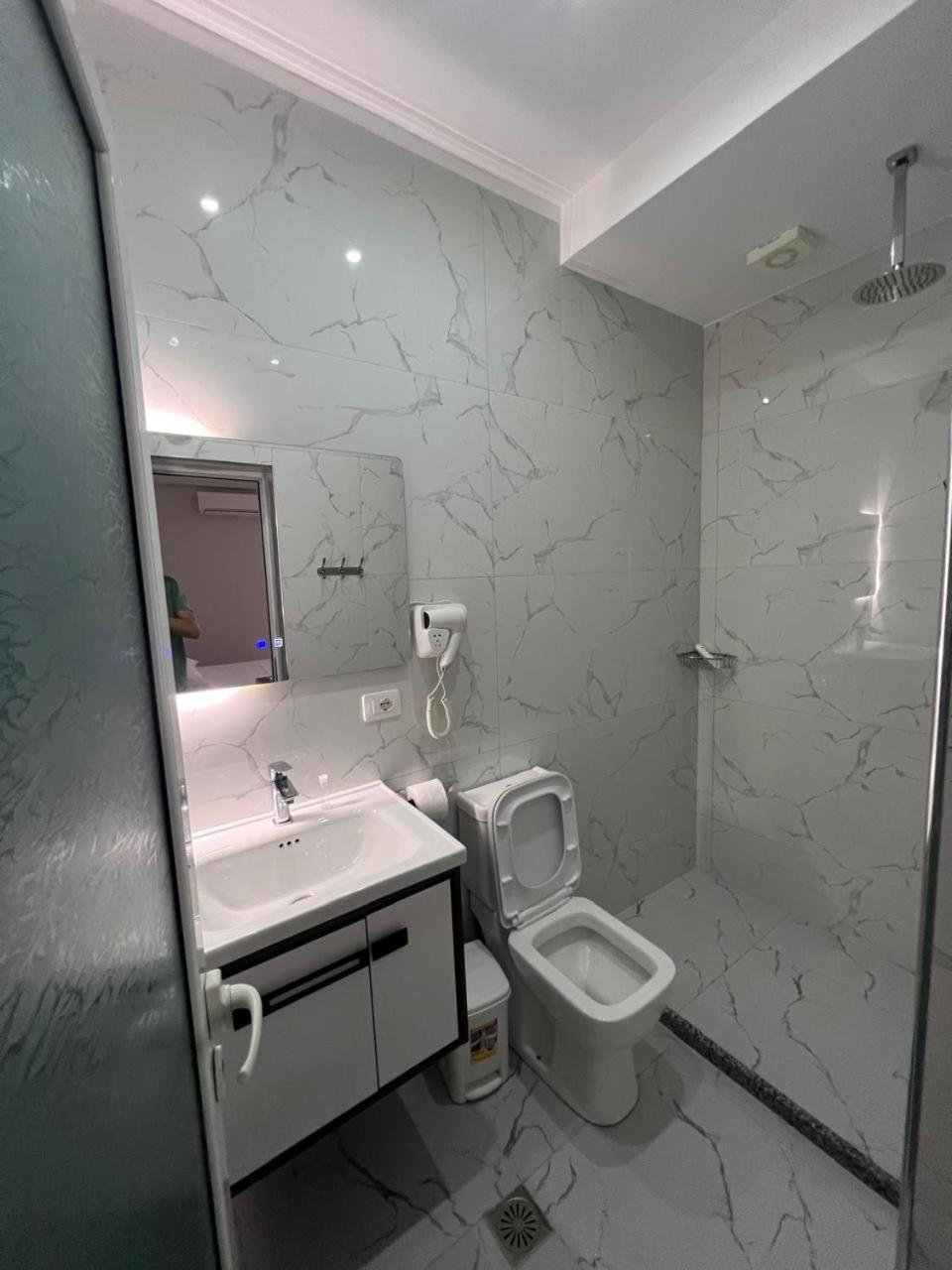 Hotel Vila Flowers Vlorë Værelse billede
